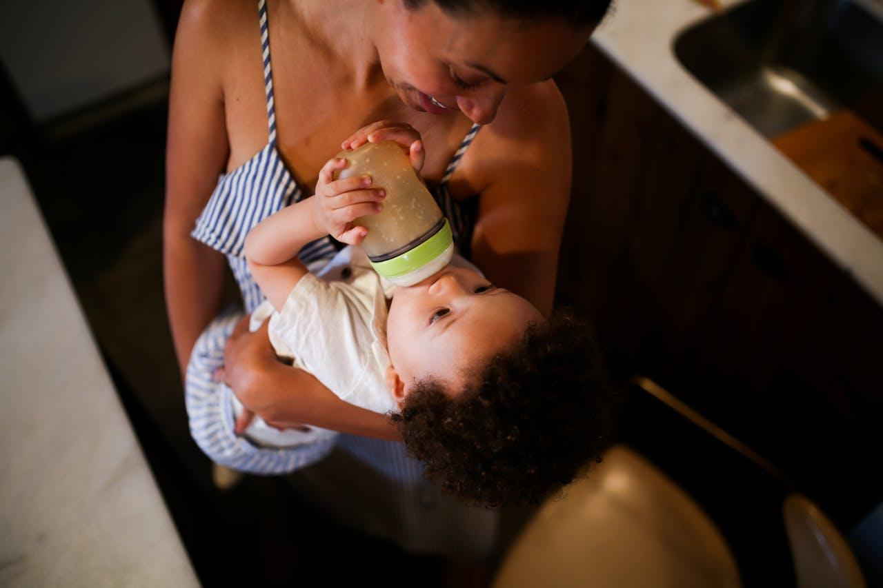 Comparaison des biberons Mam et Avent : Lequel choisir pour votre bébé ?